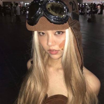 dgblonded's profile picture. 