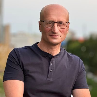 MirochnikRafael's profile picture. Purpose-Driven Leader | Helping teams & leaders balance people + performance | Insights on trust, culture, resilience & leadership coaching | Impact ☕