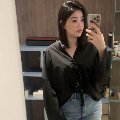 sandy92665885's profile picture. Smiling outside, overthinking inside