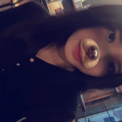honeyc0mp's profile picture. 