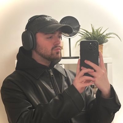 thomzher's profile picture. 🦋13 beaches x lana ⋆˙⟡♡✧˖°