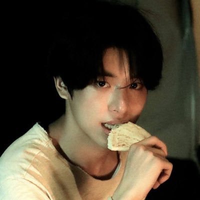 ikeuhypenn's profile picture. ikeuhypenn on tiktok! #bts & #enhypen : my seven angels ♡