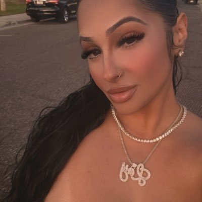 arabiang0ld__'s profile picture. my dm is always open if you wanna talk to yourself boo