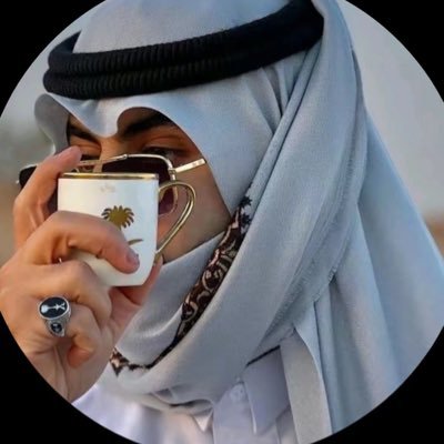 v_5A2's profile picture. في خيالِي لو تـمّر آقُول حيـّا .♡