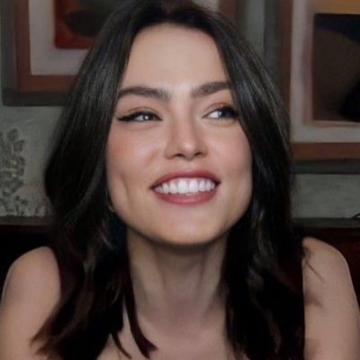 ChiliKavanagh's profile picture. fangirleo como forma de vida/ ¿Ali Hazelwood? mi patrona, Reylo mi religión  ✨for the stars who listen and the dreams that are answered✨

Wattpad:ItsClaux_23