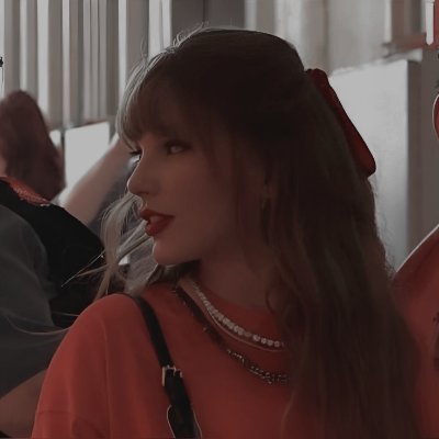 queenbxe_'s profile picture. save the bees. yona; gusarapo; leo ‹3