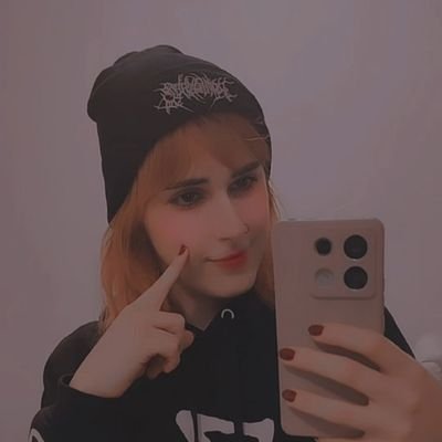 patrinoora's profile picture. INFP | Educadora infantil y futura ingeniera (polivalente: activado) | Patito emo-kawaii 🐣🖤 | LoL: Luxaciones #EUW ✨ - Depressed in: @Pelirrojansiosa