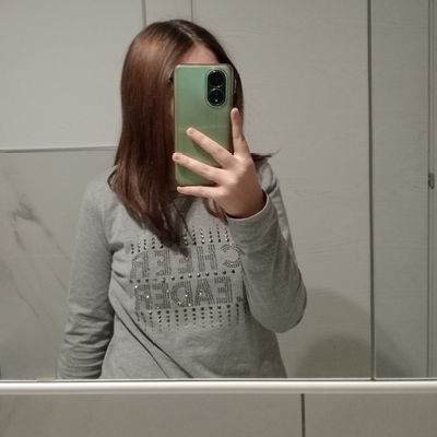 Aleee195684372's profile picture. 