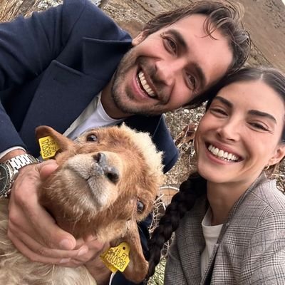m00ndu2t's profile picture. birbirimize haram ettiğimiz hayatlardan helallik yoklayıp alamadığımıza göre, ben seni eve bırakayım 😔❤️‍🩹 #TaşacakBuDeniz 🌊🌲✨️❄️ + #BenLeman ♥︎
