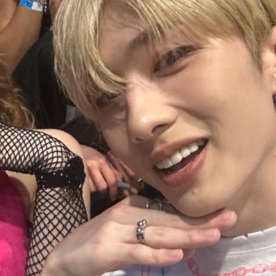 jingsbobswag's profile picture. p1ece, OT6, saw piwon in chicago and LA (handed out bracelets and touch grass PCs)!! night of my life lover