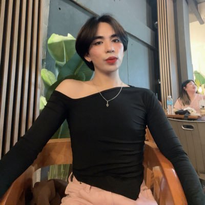 vi_ashr's profile picture. let the stars be your guide. ✨