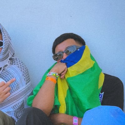 damnnmeza's profile picture. 