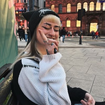 gothfenian's profile picture. 27 | sí/í