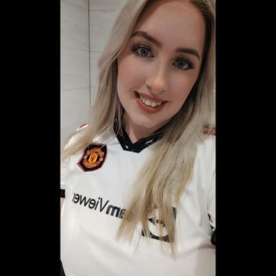 stephanieMUFCxx's profile picture. raising 2 humans, cheering on the Reds, and surviving each day one chaotic playlist at a time.
energy = optional.
sarcasm & dark humour = guaranteed.