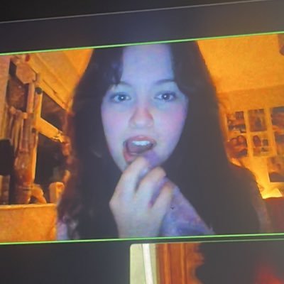 susidiaryz's profile picture. #lesbiansforcharlieheaton ebony #1 fan/straprider