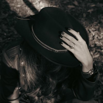 INconoscenza's profile picture. la grandezza non grida…canta, guida. quando arriva il momento…si dona,trasformandosi in qualcosa di più grande!