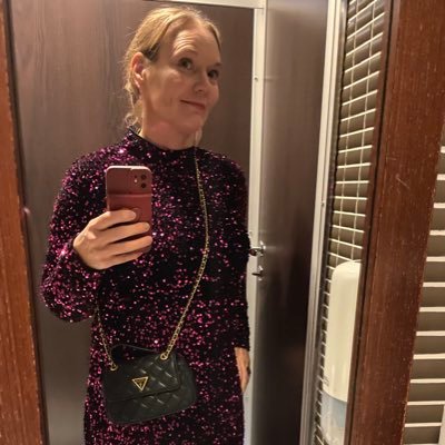 Sartza's profile picture. Maalaisjärki, ilonkautta, Suomi❤️ Mielipiteet omia. Joukkueenjohtaja/ huoltaja ⚽💙 Riihimäen Palloseura @ripsedustus 🤍 RIPS Kevarit ❤️