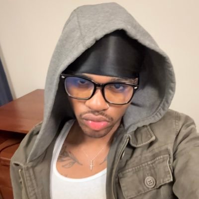 maliki2x's profile picture. yoo, here’s my insta: @ maliki2x