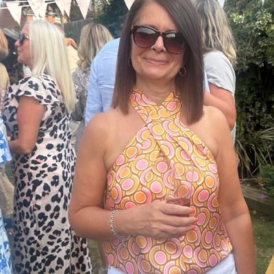 KarenSh57445497's profile picture. 😁 and yes, my name is Karen, heard it all before 😴 I prefer animals to most people. Love Spurs and, of course, Southend Utd x