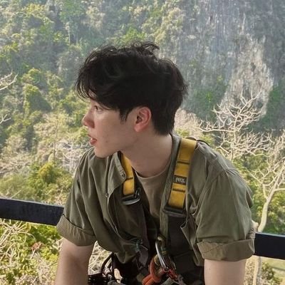 breezzebin's profile picture. fc account    
                                                                                        
don't look back, you are not going that way