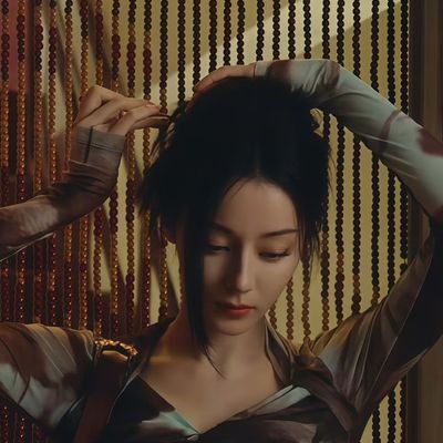 saradrmvs's profile picture. that one oomf who's about to be very insufferable on ur tl because of peak