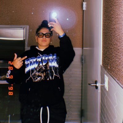 Lowkeyluxey's profile picture. 