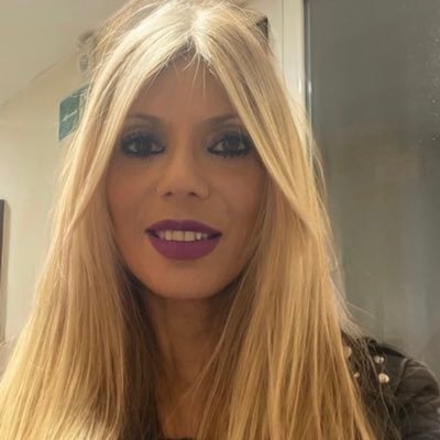 SusieBobDylan's profile picture. Militante de PODEMOS, Republicana, Antifascista, Feminista y Animalista, a quién no le guste q le j0dan!!! SI SE PUEDE!!! ✊💜