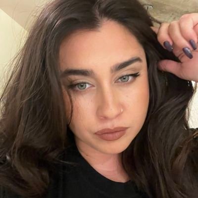 gifellini's profile picture. conta destinada a falar de fanfic camren, filmes de terror e divas pop
• fan account • (ela/dela)