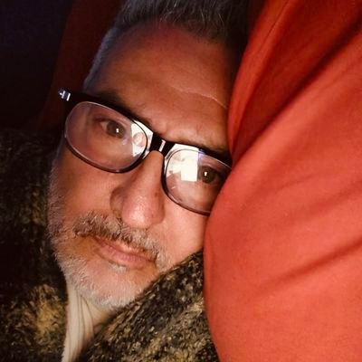 JordiCalSan's profile picture. Antes @Botifarrada1
Vengo en son de Paz. Aquí solo vale la alegría,el sentido del Humor y del Amor. Gurú del buenrollisno. A veces me meto con  los fachas🤷‍♂️