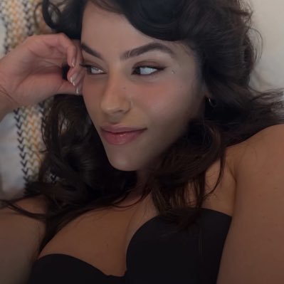 MarianaSecretss's profile picture. ⚘ Alto nível. A personificação de Doçura: clássica, meiga, elegante & delicada, coelhinha @playboy 🐇 +55 ­(11) 93233-1113. Fluent English & un peu Français