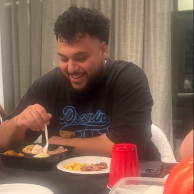 simoreyli's profile picture. 14 $1k | @2kefv