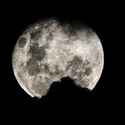 IssColomboB's profile picture. A veces veo galaxias, a veces sueño que veo galaxias...