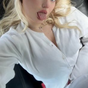 BigTittyAiGirl's profile picture. 