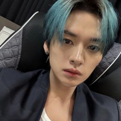 oxnysa's profile picture. köşede duran boyalı suratlı aptal