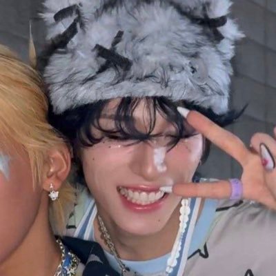 505yeonjun's profile picture. catch me surfing on the nct wish wave