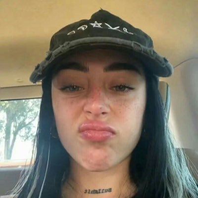 tastoweno's profile picture. Me seducen las mentes, me seduce la inteligencia. Yo hago el amor con las mentes, hay que follarse a las mentes.  Rapsusklei.  Robyn Rihanna Fenty.   ♎🏳️‍🌈