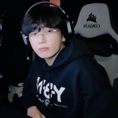 flkrhlts's profile picture. soy una persona o solo soy un montón de letras d taylor swift pegadas