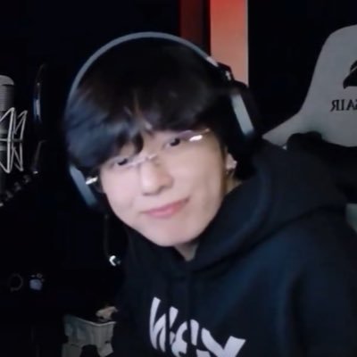 jungjisr's profile picture. rezo e faço jejum para todas as antis dos vmin acordarem com a boca cheia de formiga