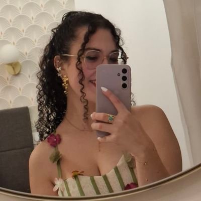 Flore_Elen27's profile picture. #SLYWIN