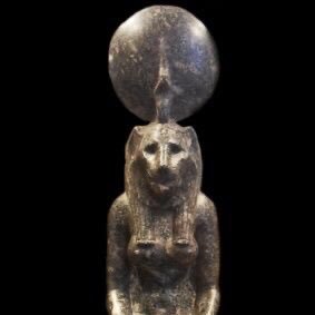 Lauralols's profile picture. Agent of the Terven Uterati. Codename ‘Sekhmet’. Licensed to Peak. Cynical, short of temper, long of memory. Not at home to Mr Disingenuous.