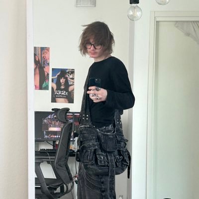 xlukdova's profile picture. Kpop or screamo fr