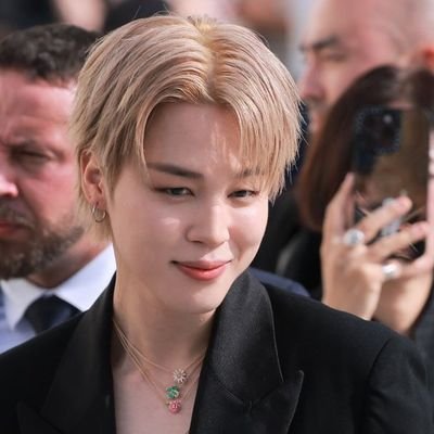 rm_lovit's profile picture. once jin said: I'm the one I should love in this world     
       ⠀fan account⠀⠀⠀she!her        ｡ﾟ• • • ♡