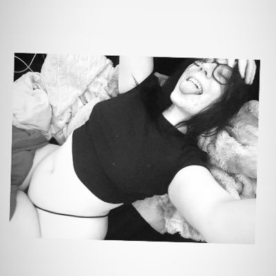 skarlettsosexxy's profile picture. Skarlett the PAWG😝  NSFW ACCOUNT🩷21😏I’m always horny so hmu and be  payment ready with a hard dick 😝😅follow and sub for more hunnies🍯