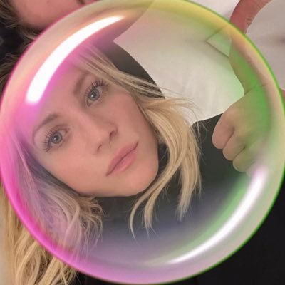 sanasberett's profile picture. lover of all things lesbian