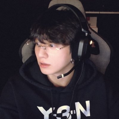 julyjkk's profile picture. mnijungkook 🦢@BTS_twt 花様年華