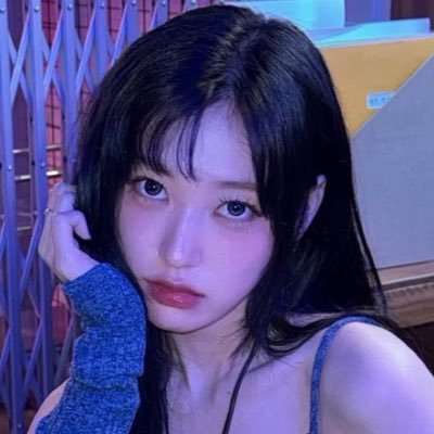 stylishloonarmy's profile picture. #석지니🌙: Do not accept the fate of the moon. Get off the track. Reveal to the world the hidden side. Burn yourself.