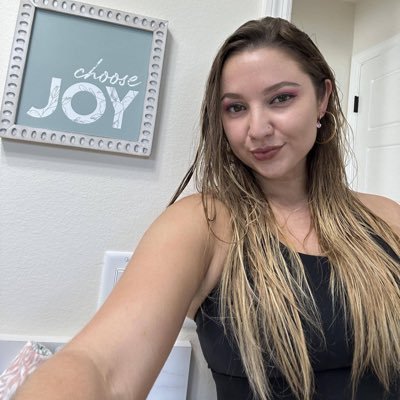 AuroraAmilia's profile picture. A very kind and loving soul 🤔👋