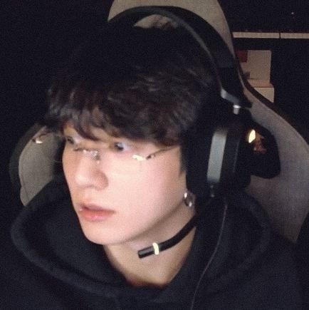 uarmy077's profile picture. seven 💜