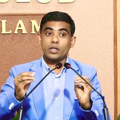 roshan_b's profile picture. Author ● Filmmaker ● Social Entrepreneur 💁‍♂️ @Transctimes ● GlobalSphere ● #MadeInIndia 🇮🇳