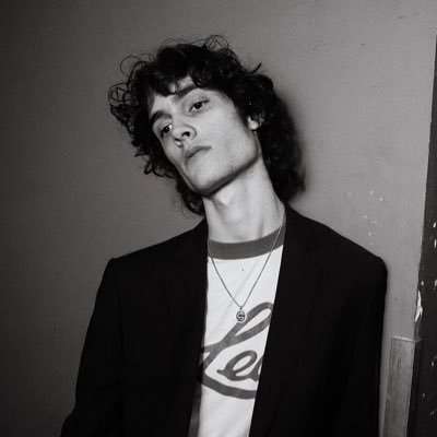 sunlitwavez's profile picture. touch me with a kiss, feel me on your lips. multi-ship. strictly ic. priv: @nightdrnchd